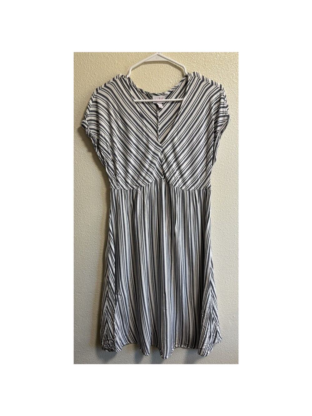 Isabel Maternity Summer Dress Size M Striped Gray White Diagonal Bias Cut Boho